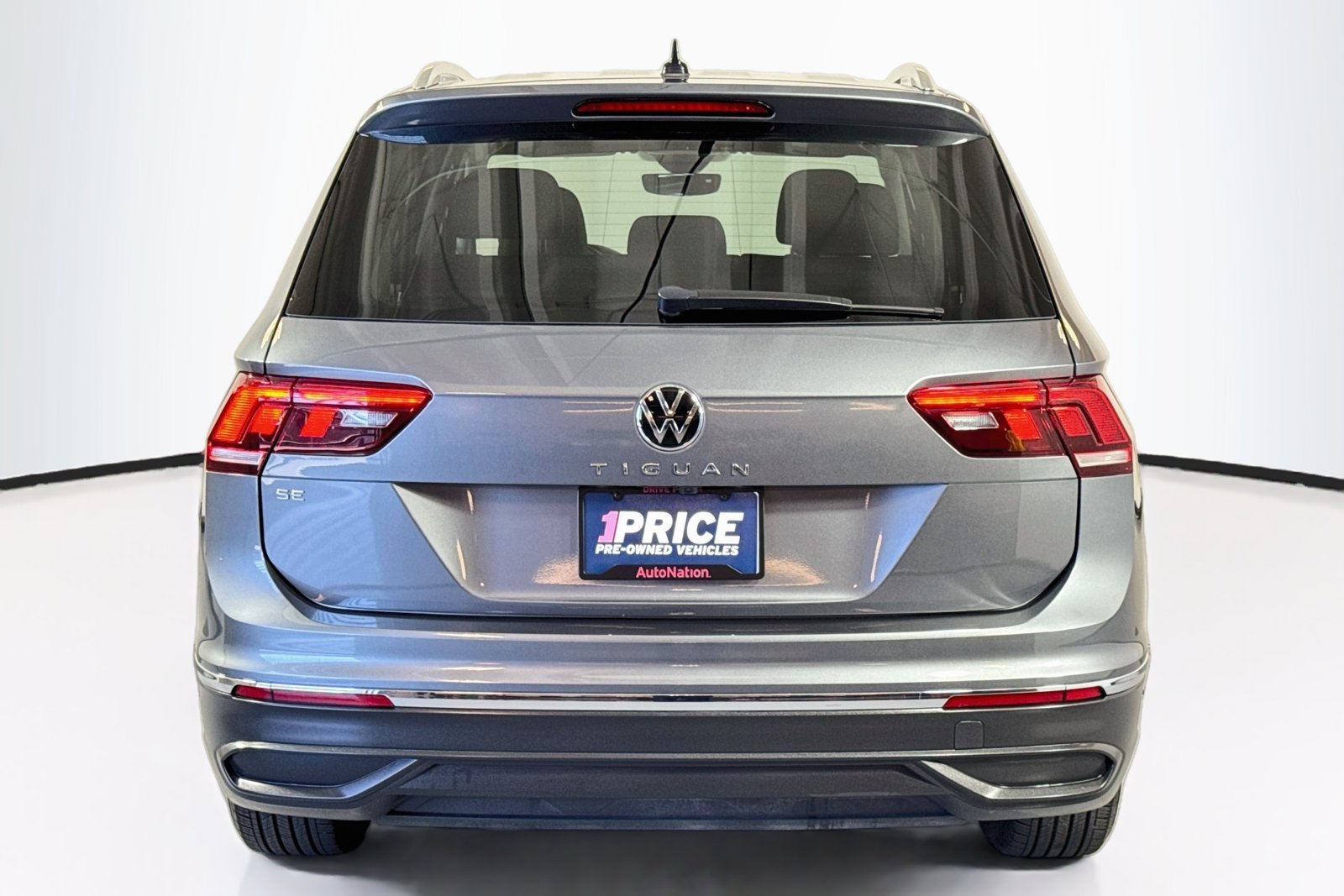 Used 2023 Platinum Gray Metallic Volkswagen SE image 6