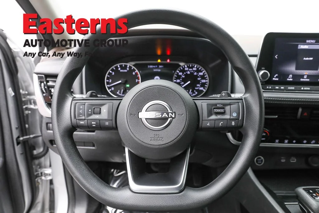 Used 2022 Silver Nissan SV image 10
