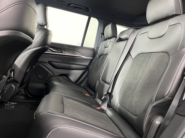 New 2026 Diamond Black Crystal Pearl-Coat Exterior Paint Jeep Altitude image 7