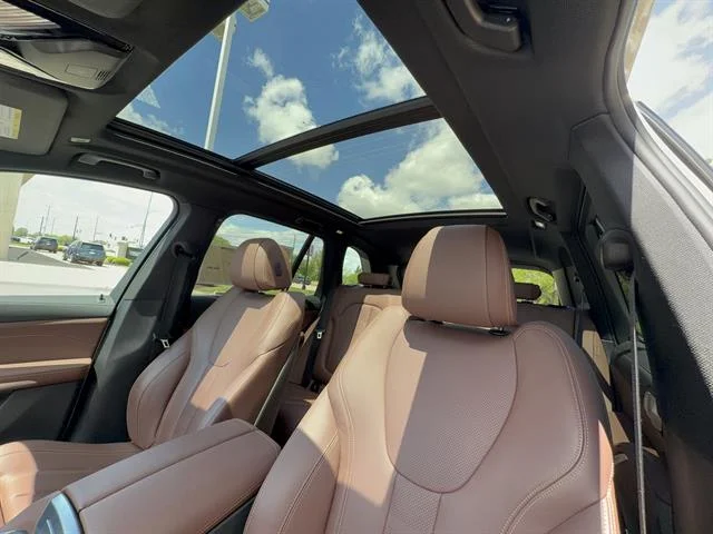 Used 2022 Mineral White Metallic BMW xDrive40i image 23