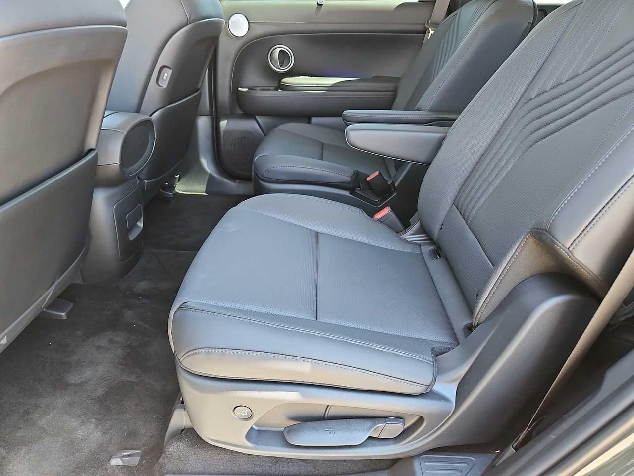 New 2026 Titan Charcoal Pearl Hyundai SEL Premium 7P image 19