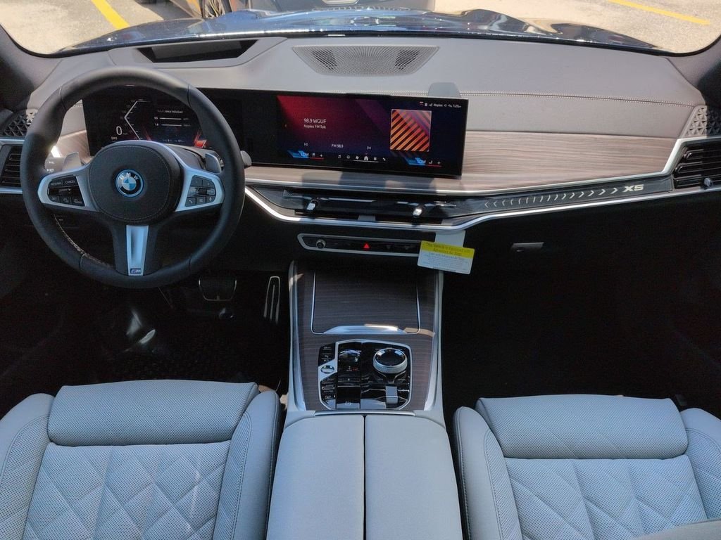 New 2026 Tanzanite Blue II Metallic BMW xDrive50e image 15