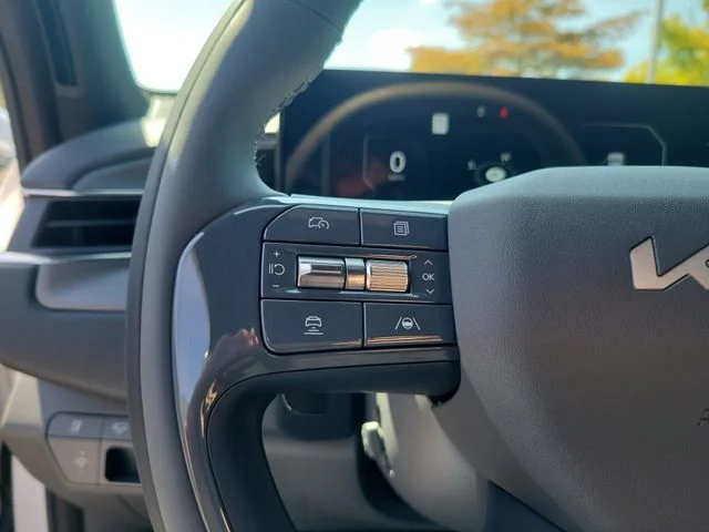 New 2026 Glacial White Pearl Kia Land AWD image 18