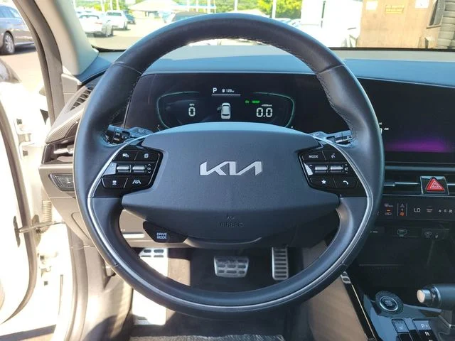 Used 2023 White Kia EX Touring image 33