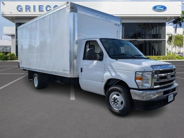 New 2026 Oxford White Ford E-350 SRW image 15