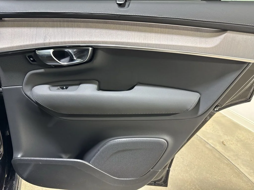 New 2026 Onyx Black Metallic Volvo T8 Ultra image 23