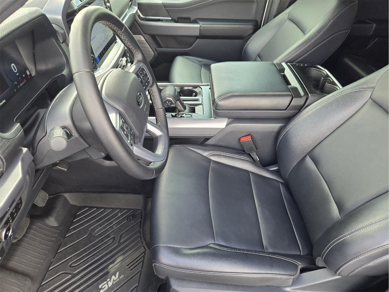 Used 2025 Oxford White Ford XLT image 13