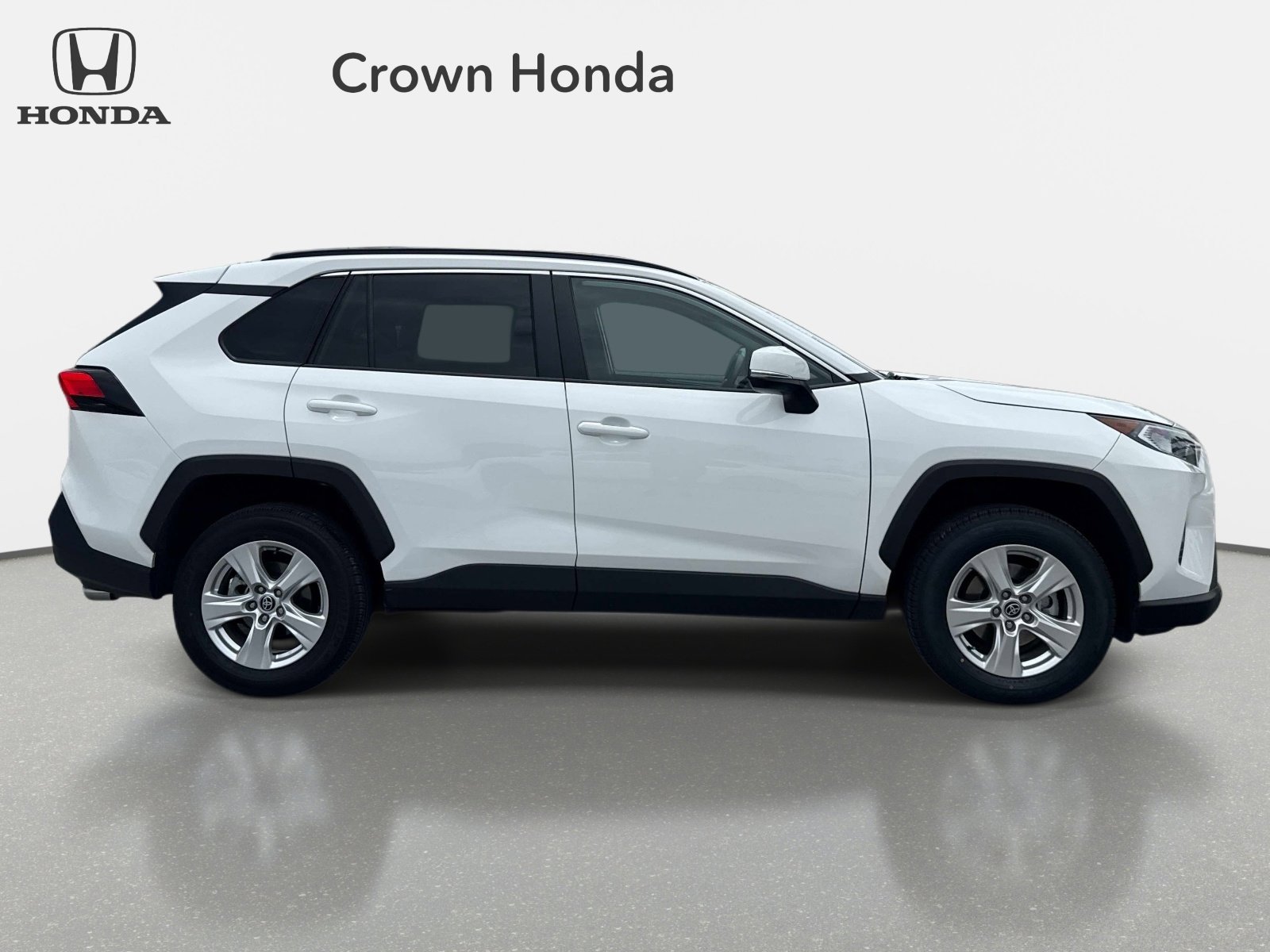 Used 2021 Super White Toyota XLE image 5