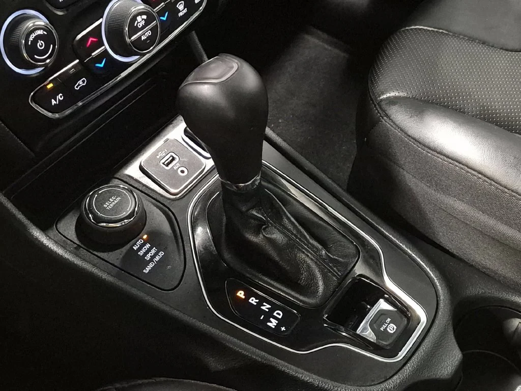 Used 2023 Gray Jeep Altitude image 16
