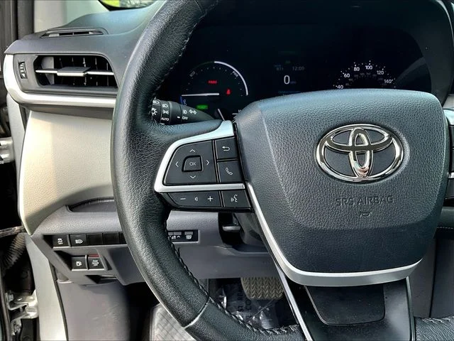 Used 2023 Silver Toyota XLE image 11