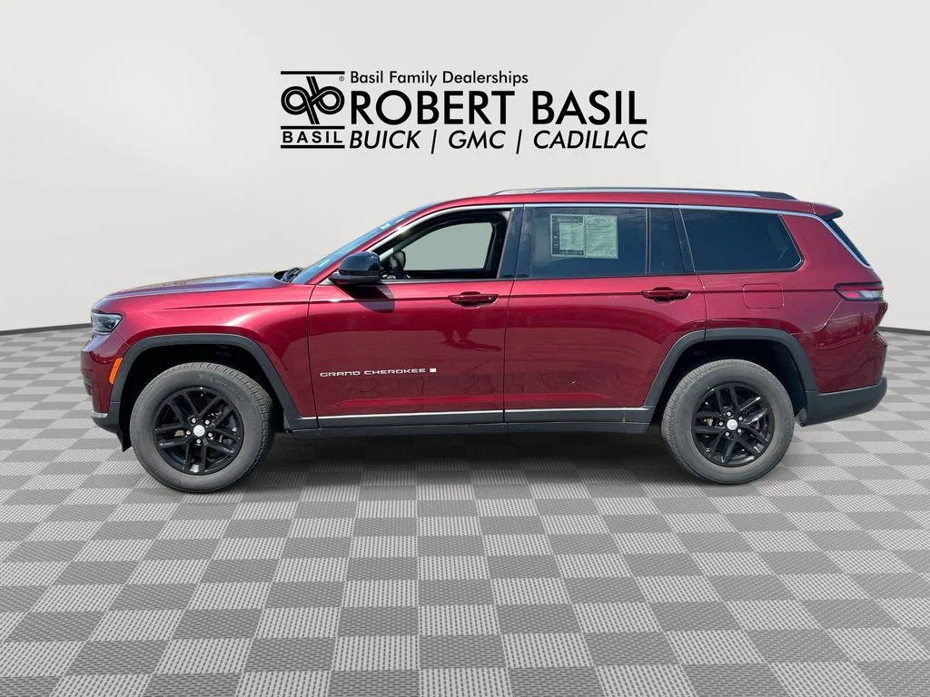 Used 2023 Red Jeep Laredo image 5