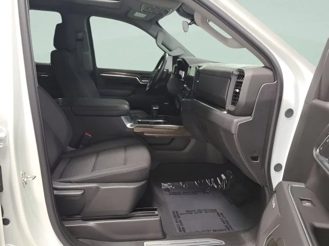 Used 2026 Summit White Chevrolet LT Trail Boss image 14