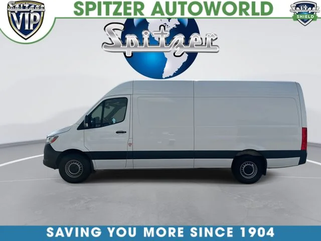 Used 2025 White Mercedes-Benz Cargo 170 WB image 6