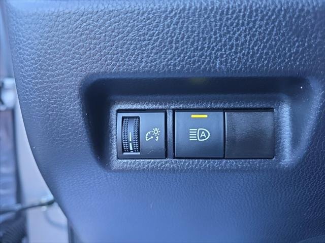 Certified Used 2025 SILVER SKY METALLIC Toyota  image 15