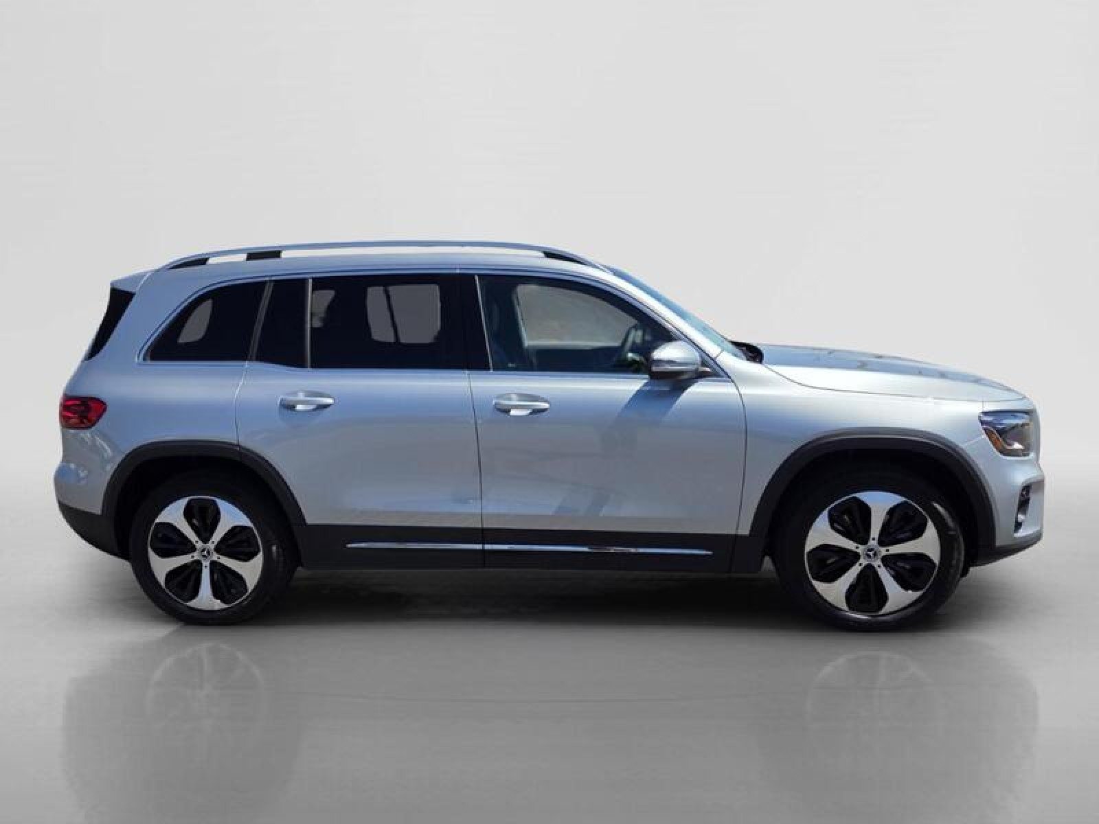 New 2026 Cirrus Silver Metallic Mercedes-Benz GLB 250 SUV image 6