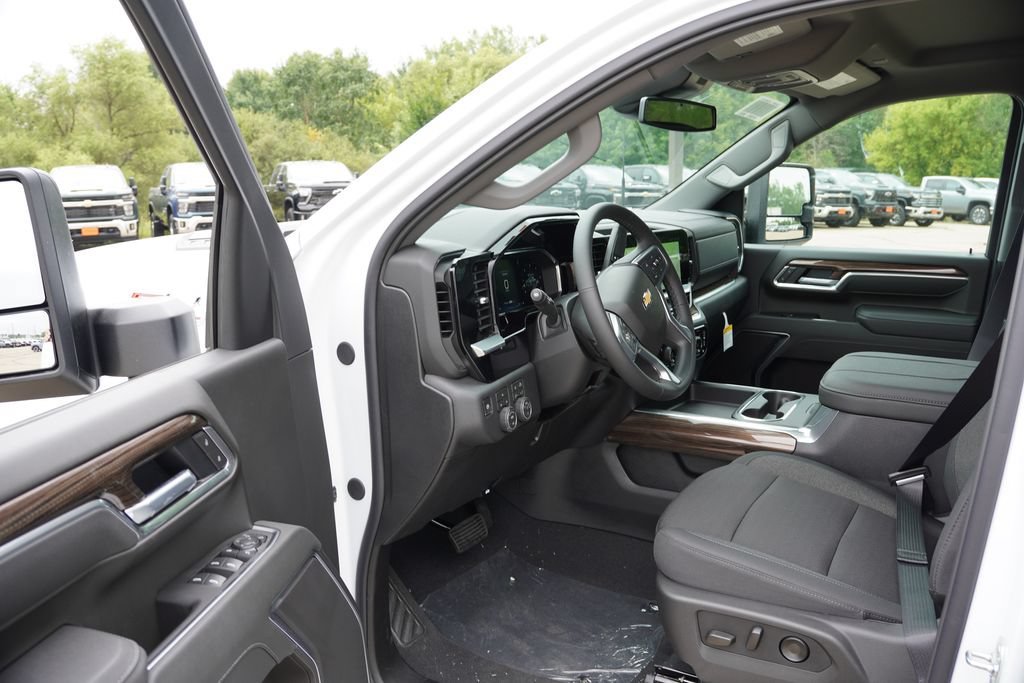 2026 Chevrolet Silverado 3500 HD LT - Photo 10