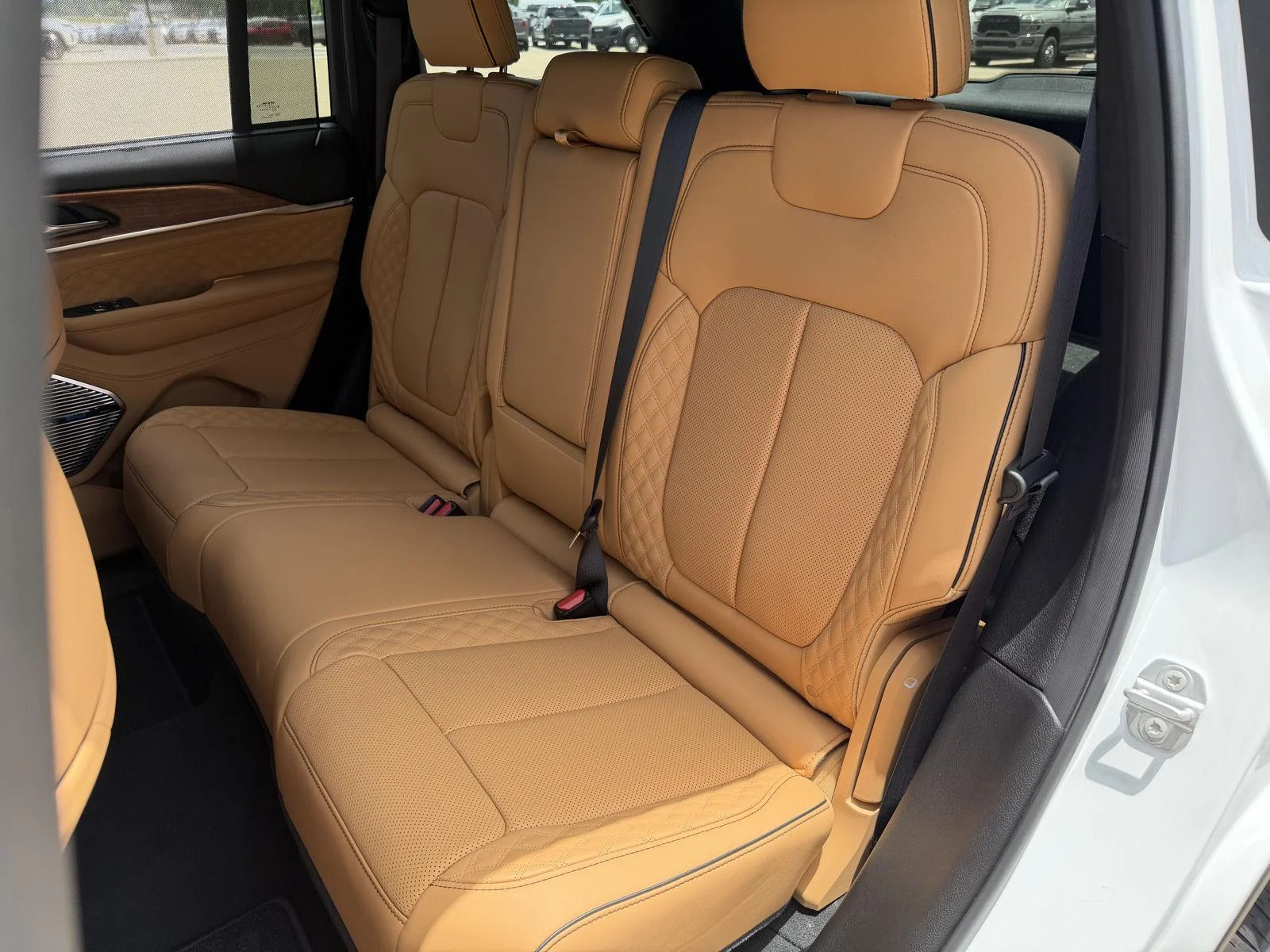 New 2026 Bright White Clear-Coat Exterior Paint Jeep Summit image 18