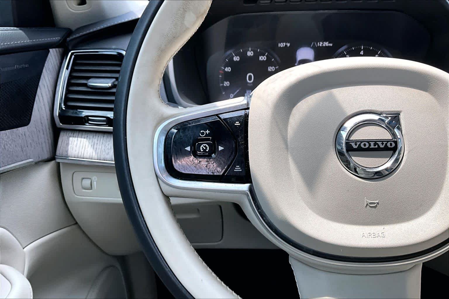 Used 2021 Crystal White Metallic Volvo Inscription image 24