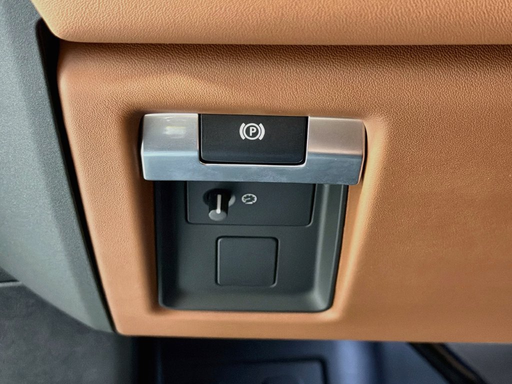 New 2026 Charente Grey Land Rover  OCTA image 10