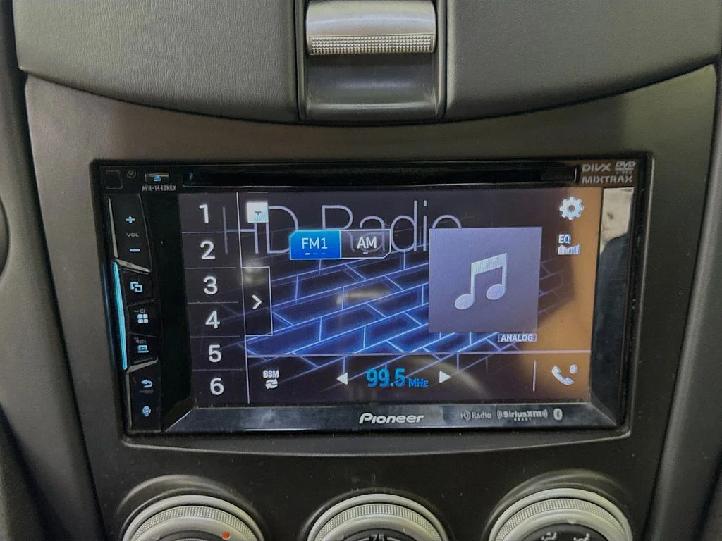 Used 2020 White Nissan Base image 16