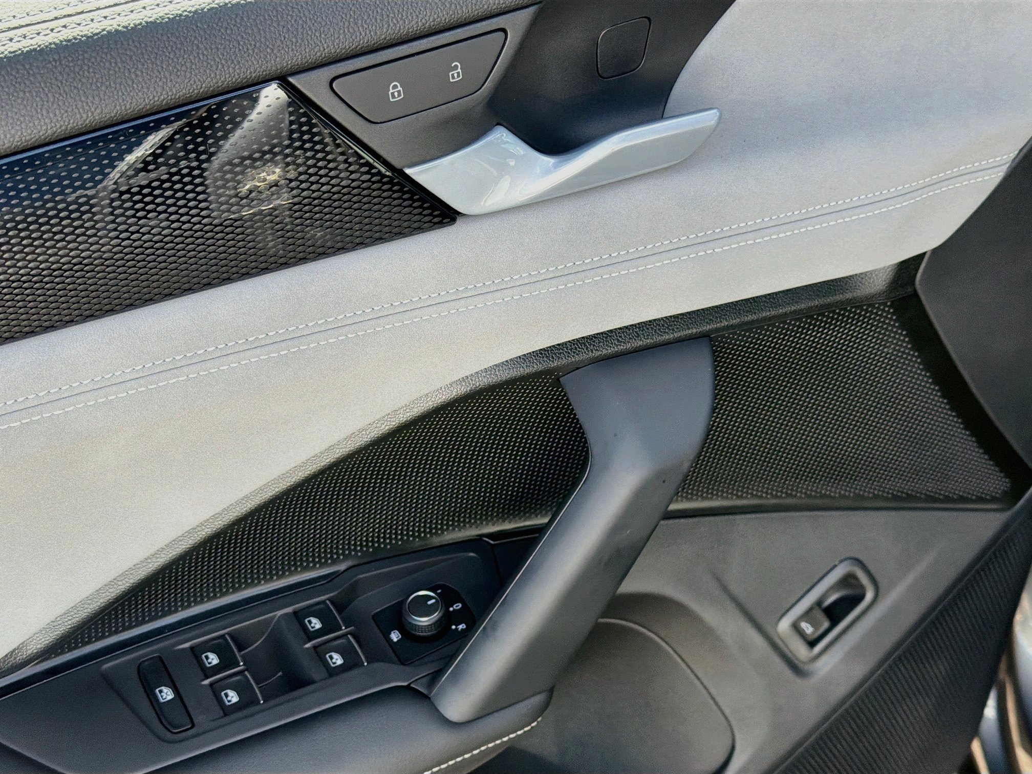 2026 Volkswagen Tiguan SE R-LINE BLACK - Photo 23