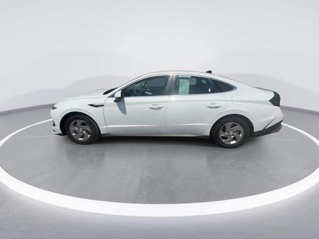 Used 2025 White Hyundai SE image 5