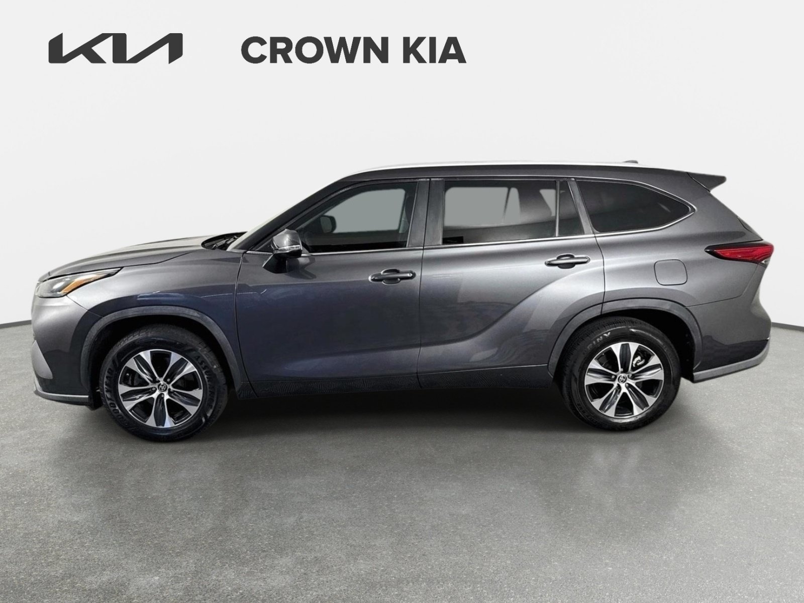 Used 2023 Magnetic Gray Metallic Toyota Hybrid XLE image 8