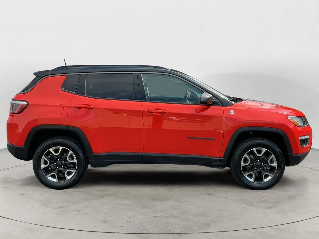 Used 2018 Orange Jeep Trailhawk image 4