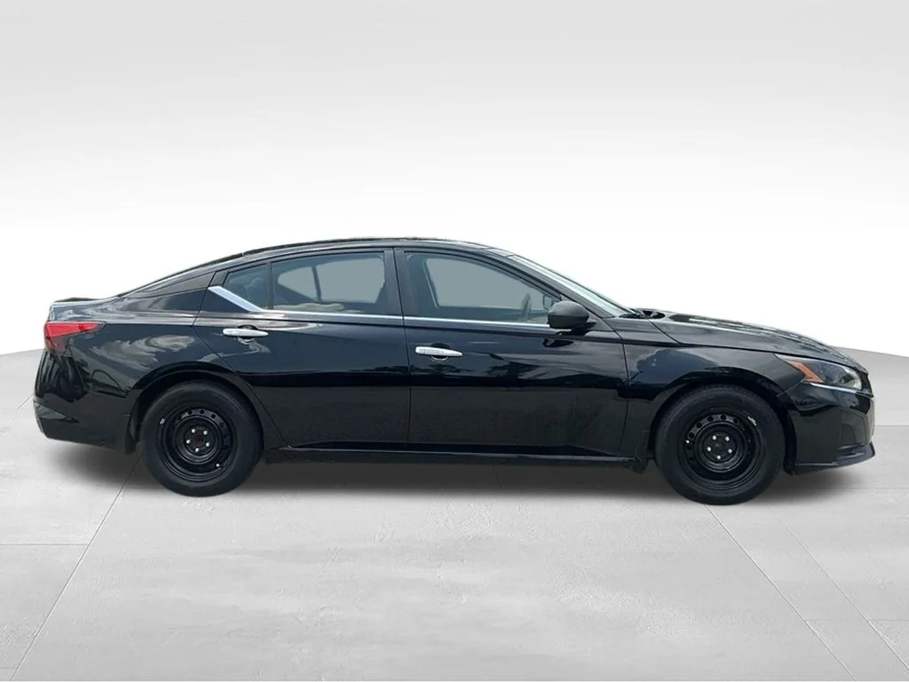 Used 2024 Black Nissan 2.5 S image 14