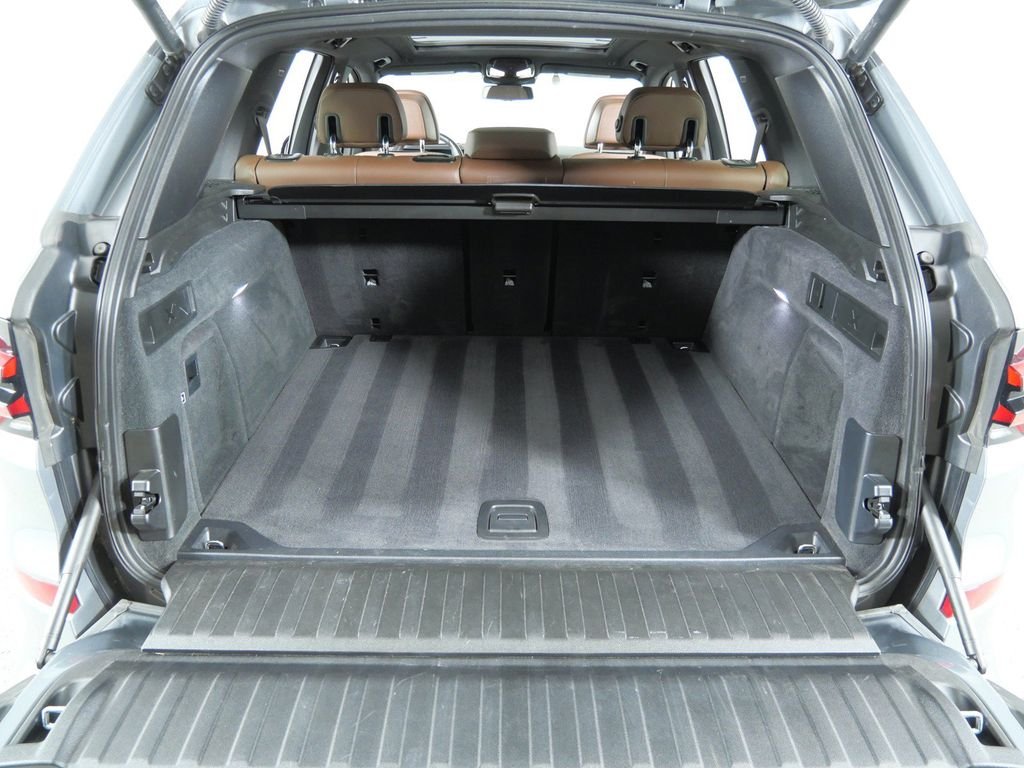 Certified Used 2024 Skyscraper Grey Metallic BMW xDrive40i image 33