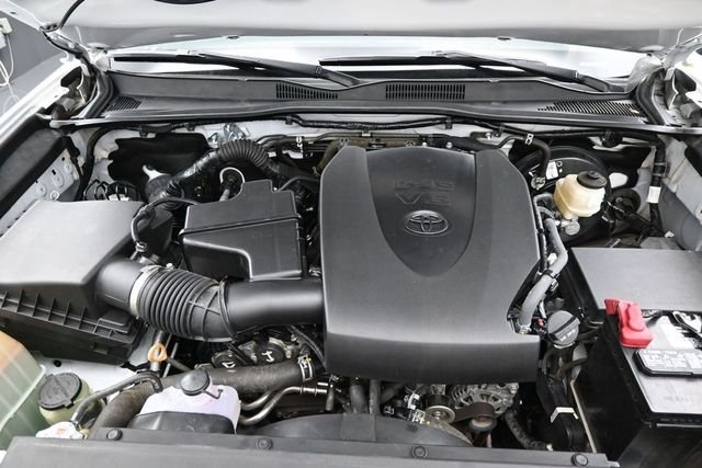 Used 2020 White Toyota SR image 32