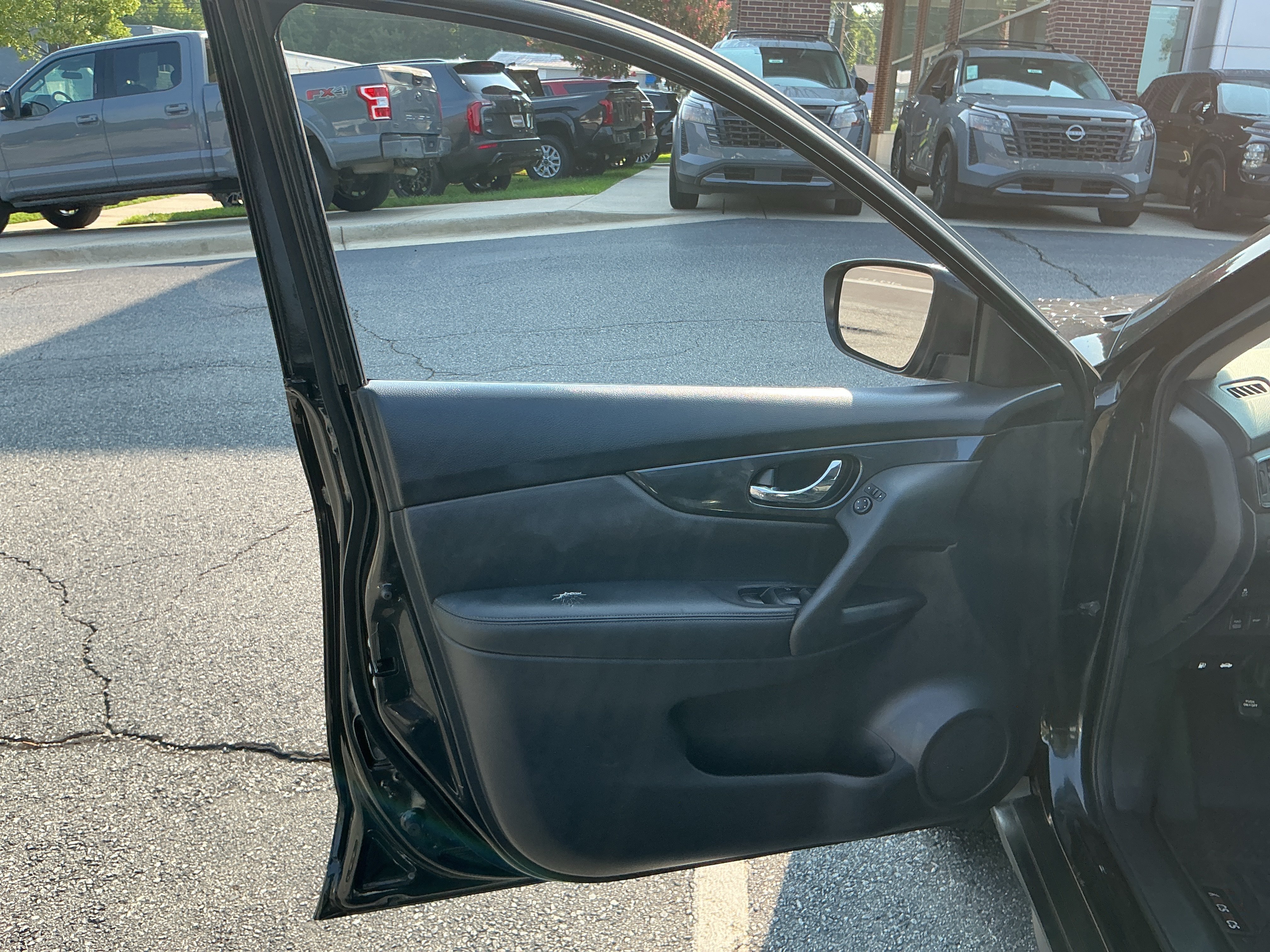 Used 2017 Magnetic Black Nissan S image 11