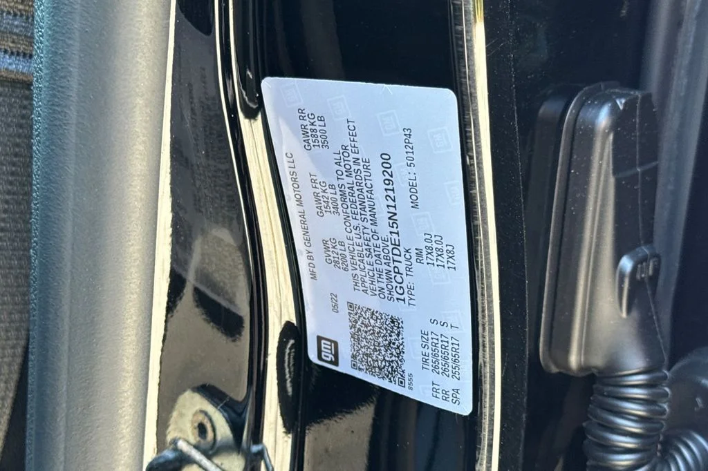 Used 2022 Black Chevrolet Z71 image 34