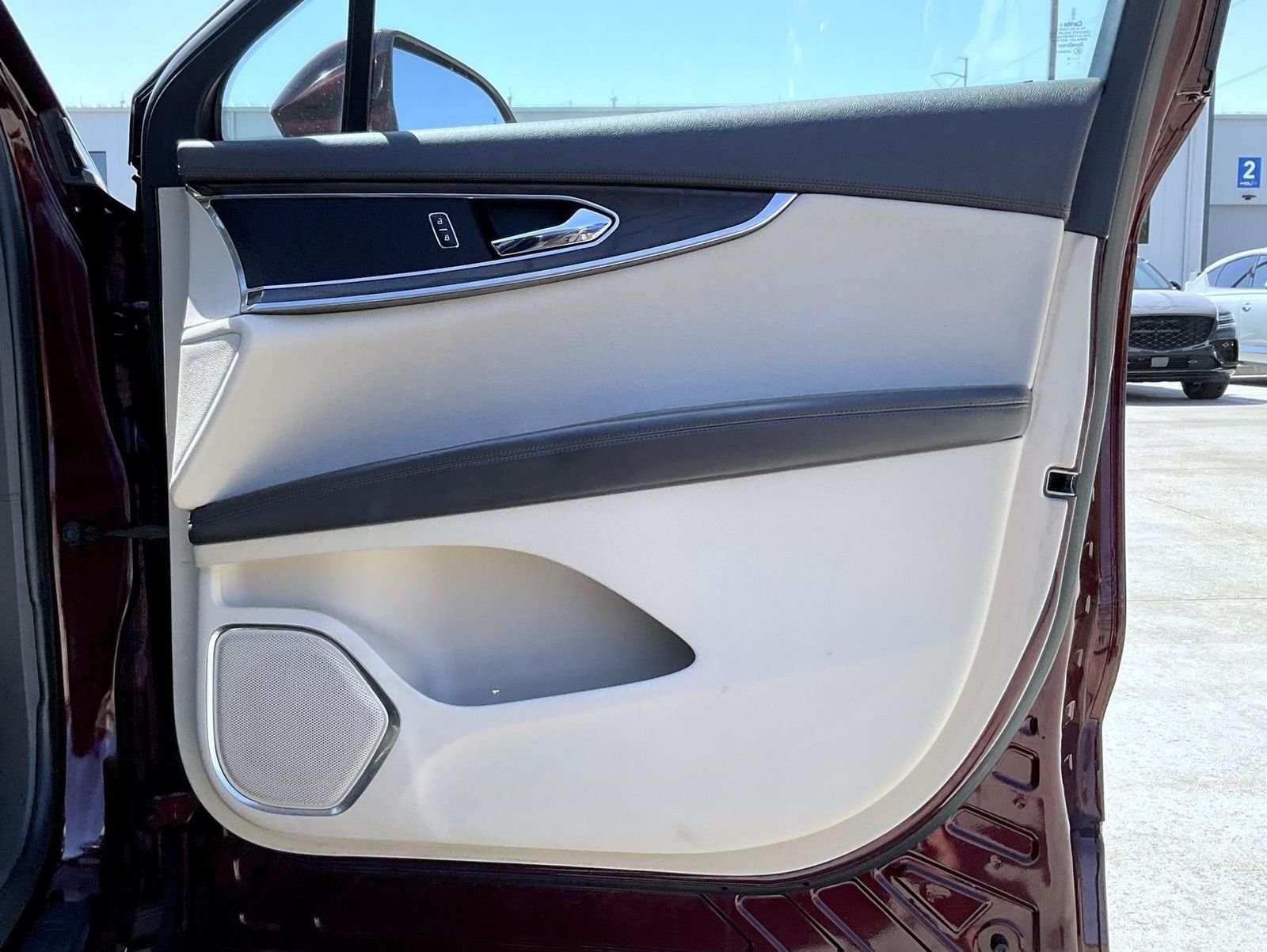 Used 2017 Red Lincoln Reserve image 17