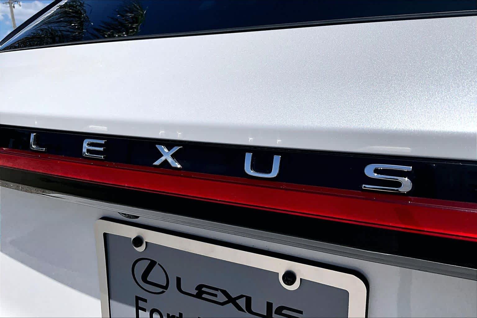 Used 2024 Eminent White Pearl Lexus Premium image 31