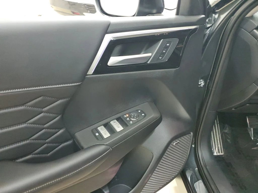 New 2026 Gray Mitsubishi SEL image 19