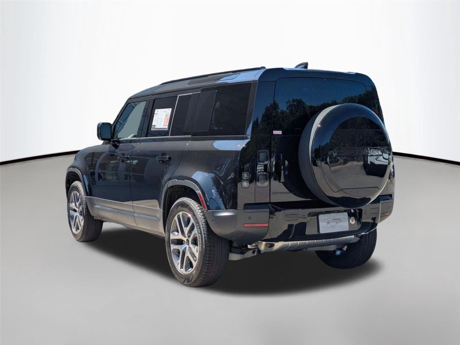 Used 2026 Santorini Black Metallic Land Rover S image 38