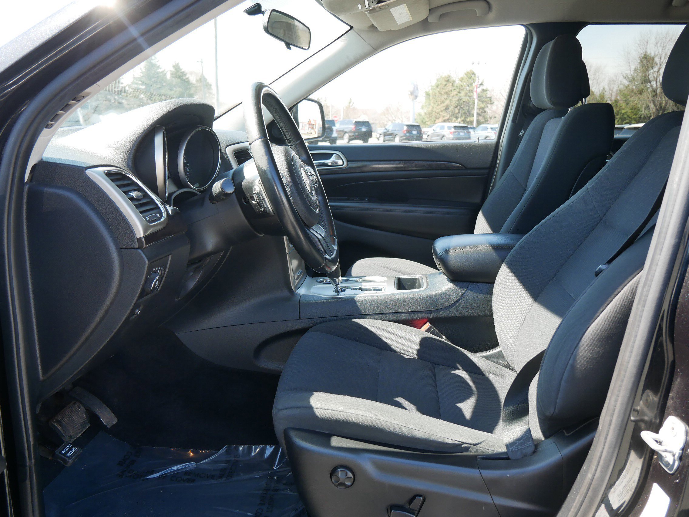 2011 Jeep Grand Cherokee Laredo - Photo 10