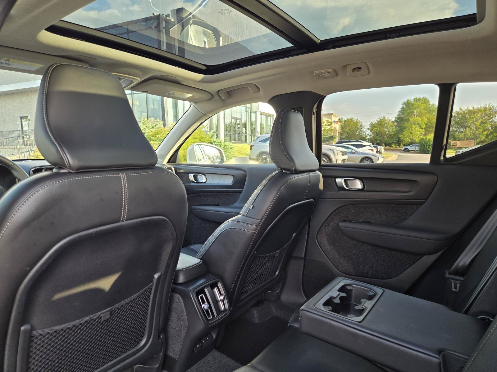 2025 Volvo XC40 Core - Photo 14
