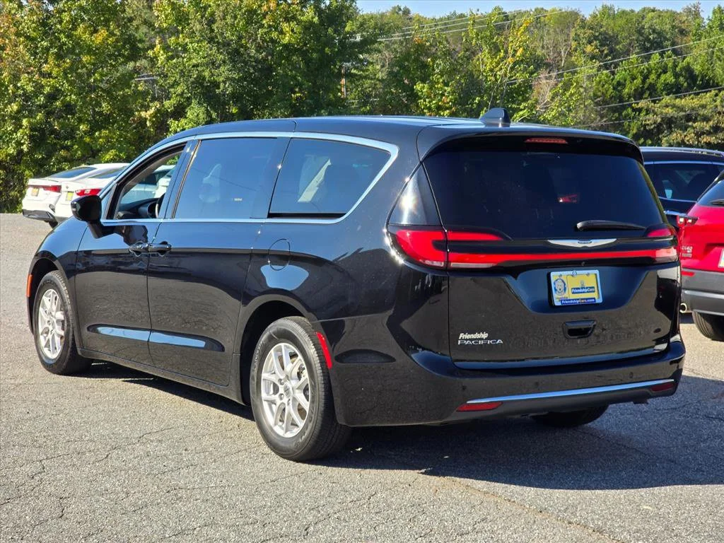Used 2024 Black Chrysler Touring L image 22