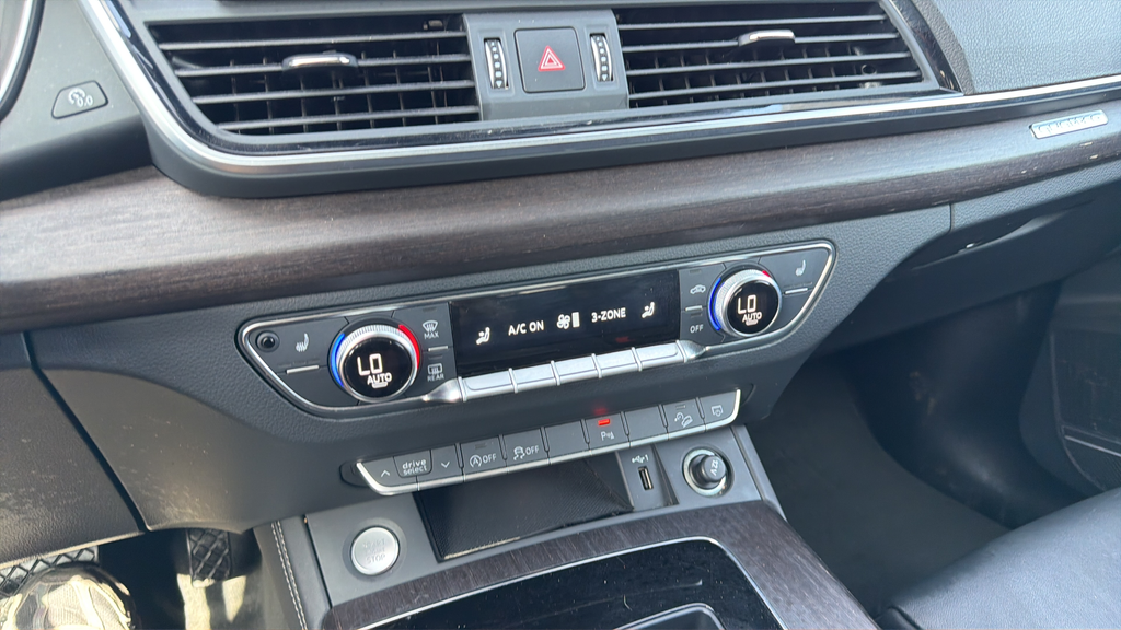 Used 2024  Audi 45 S line Premium image 11