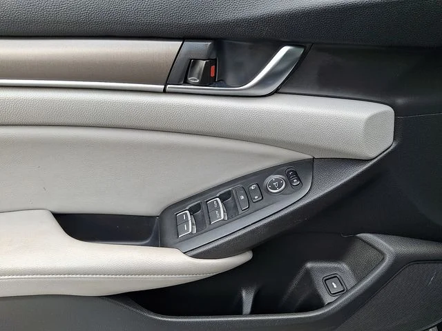 Used 2018 Blue Honda LX image 14