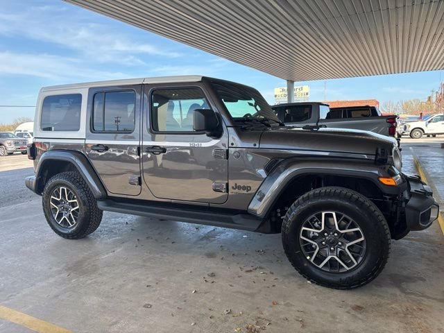 New 2026 Granite Crystal Metallic Clear-Coat Exterior Paint Jeep Sahara image 39