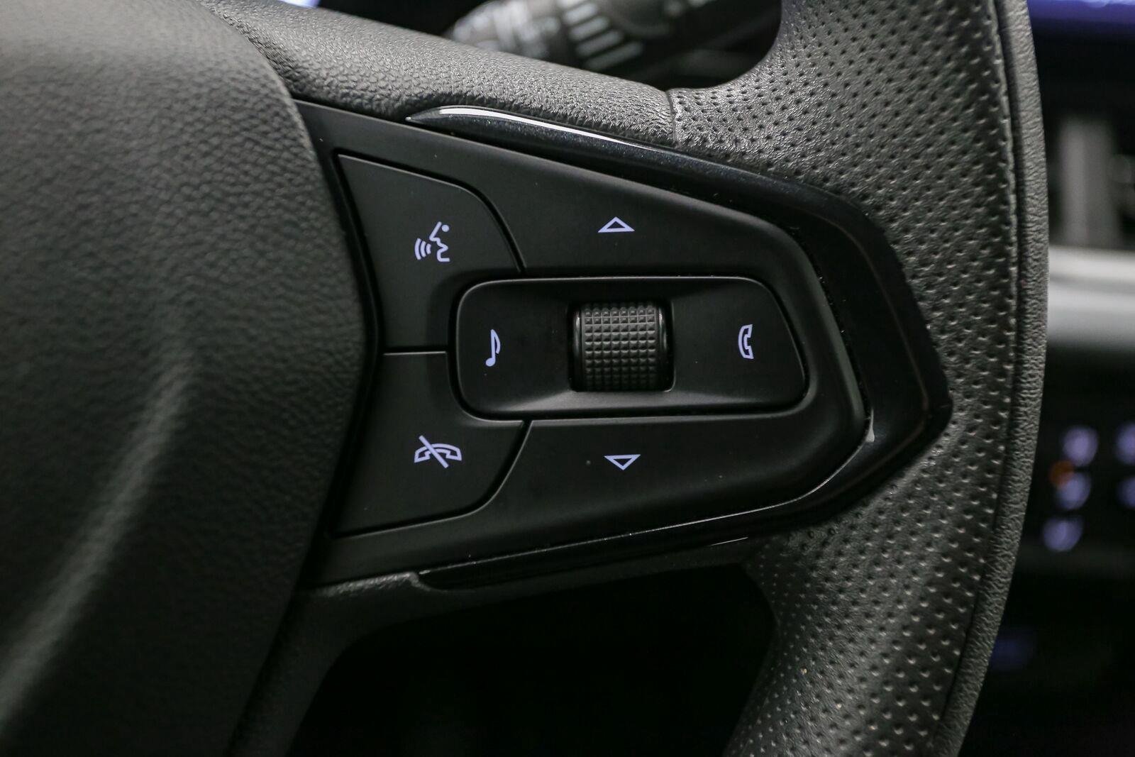 Used 2025 Sterling Gray Metallic Chevrolet LT image 34