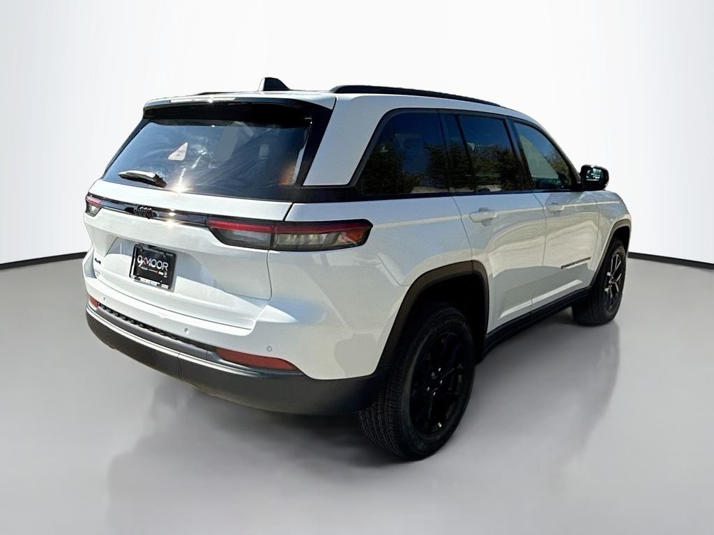 New 2026 Bright White Clear-Coat Exterior Paint Jeep Laredo Altitude image 4