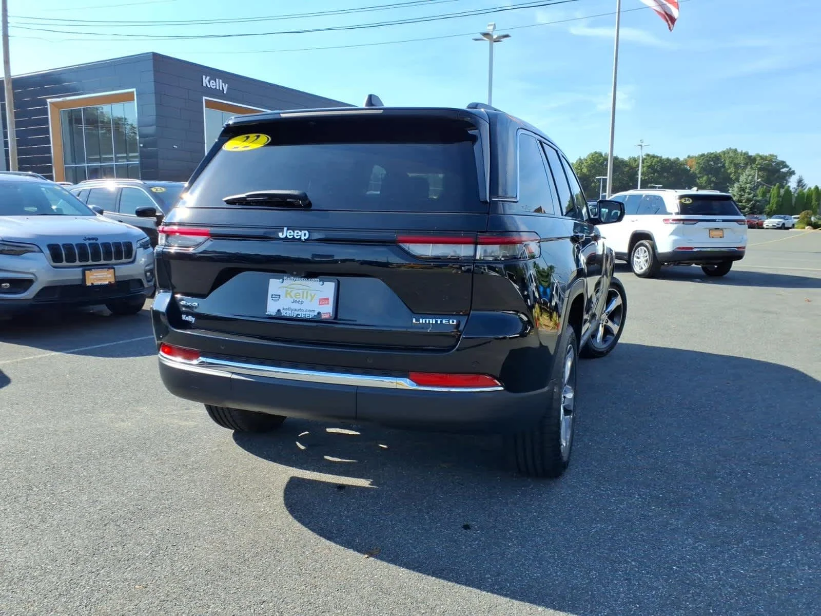 Used 2022 Diamond Black Crystal Pearlcoat Jeep Limited image 8