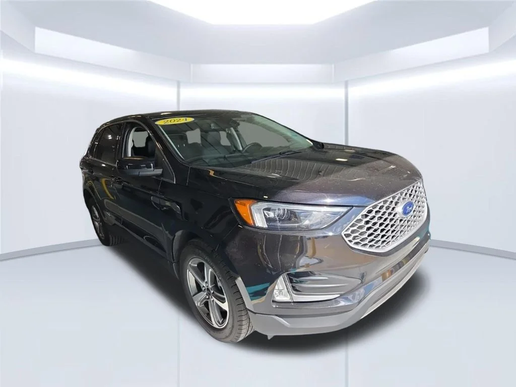 Used 2024 Black Ford SEL image 3