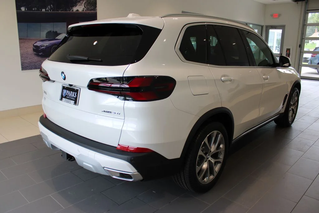 New 2026 Mineral White Metallic BMW xDrive40i image 18