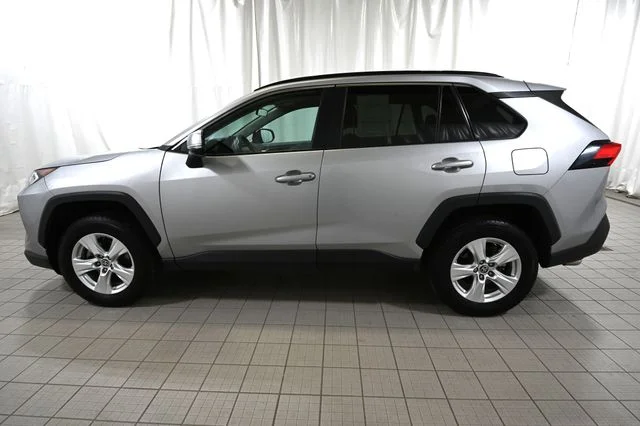Used 2021 Silver Toyota XLE image 9