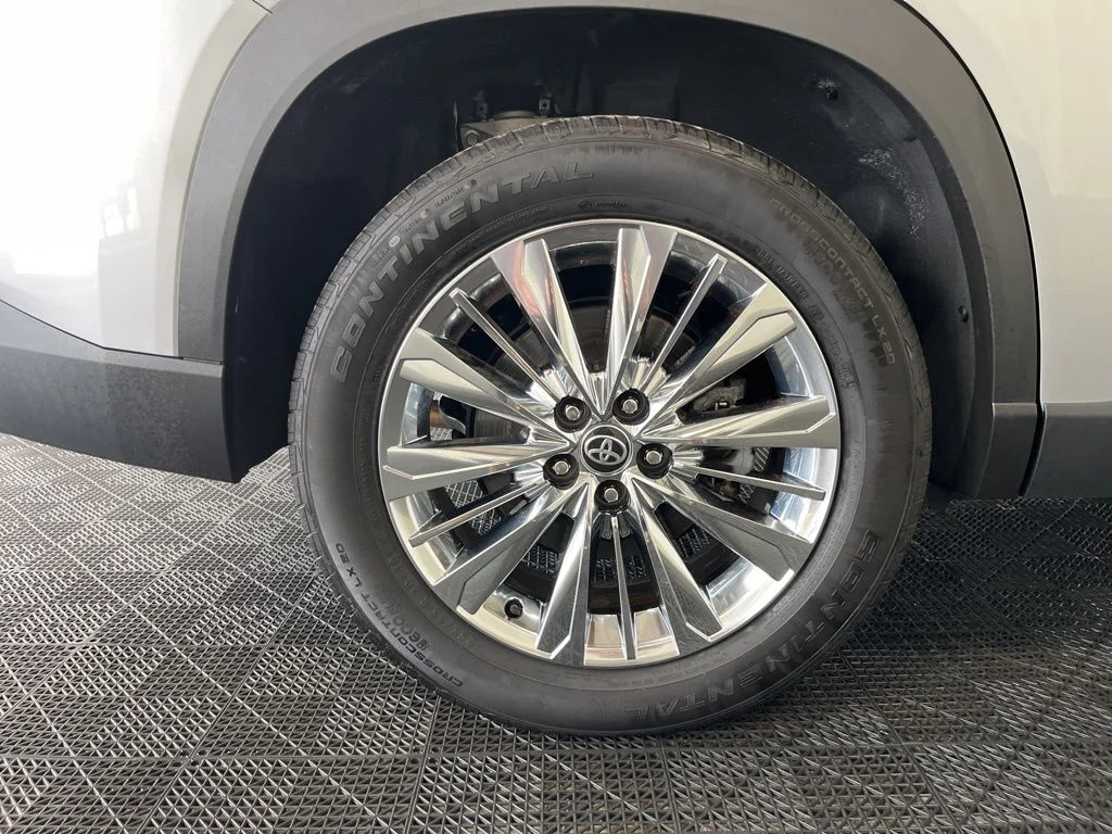 Used 2024 Silver Toyota Platinum image 28